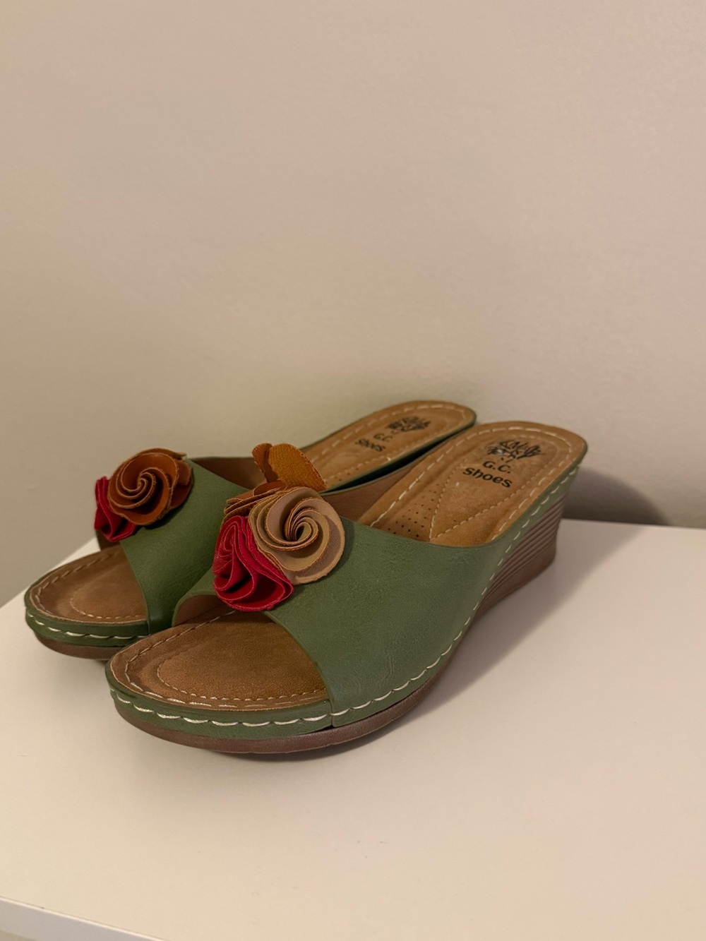 GC Shoe Green Floral Wedge Sandals